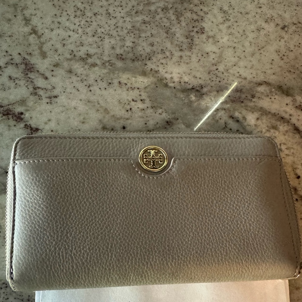 Tory Burch wallet